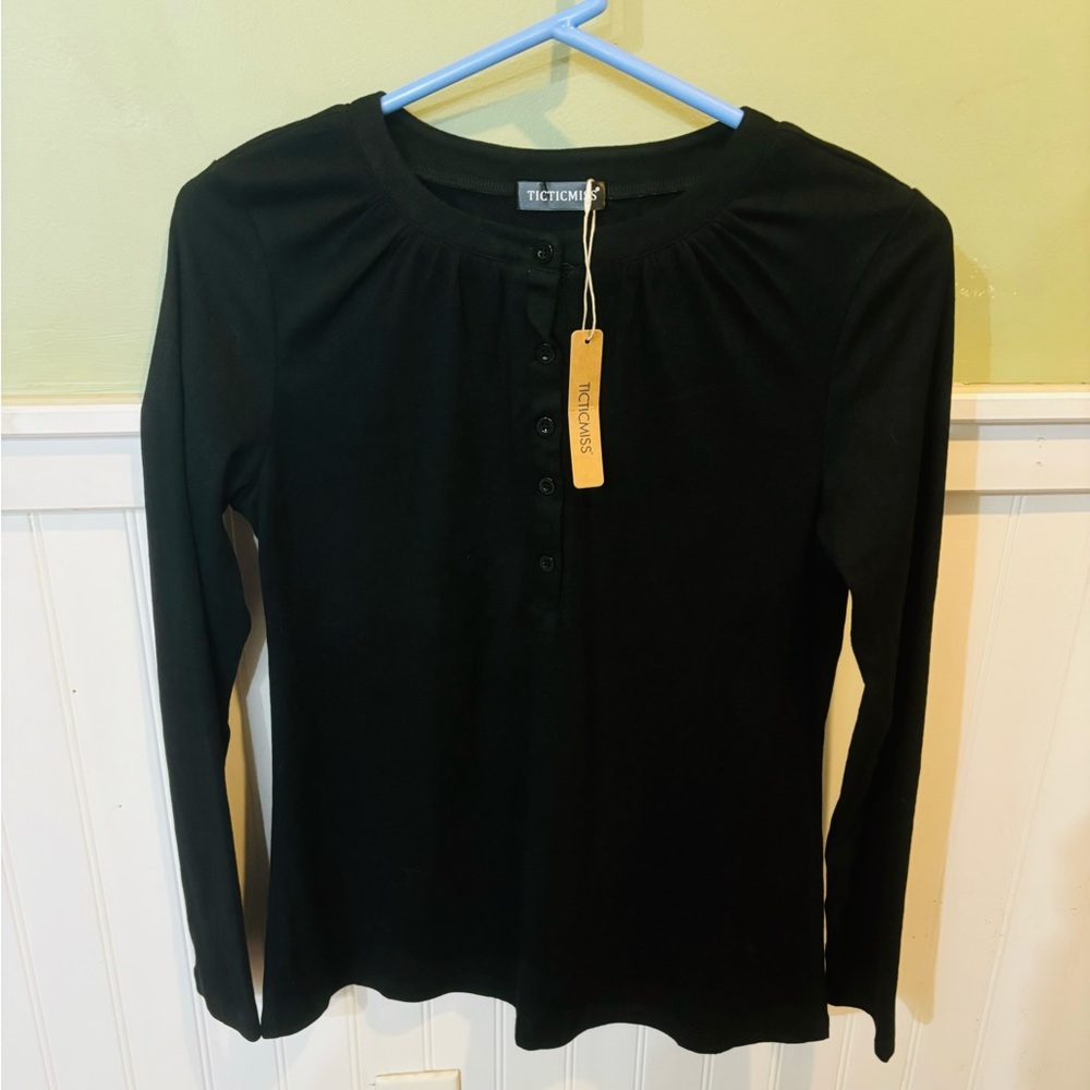 Sleek Black Long Sleeve Buttoned Blouse